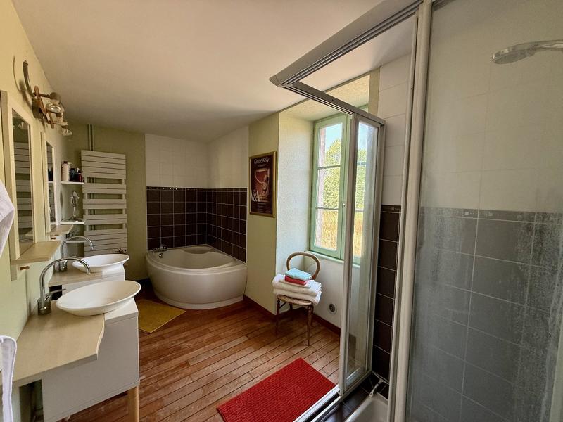 Maison - 300 m² - 10 pièces