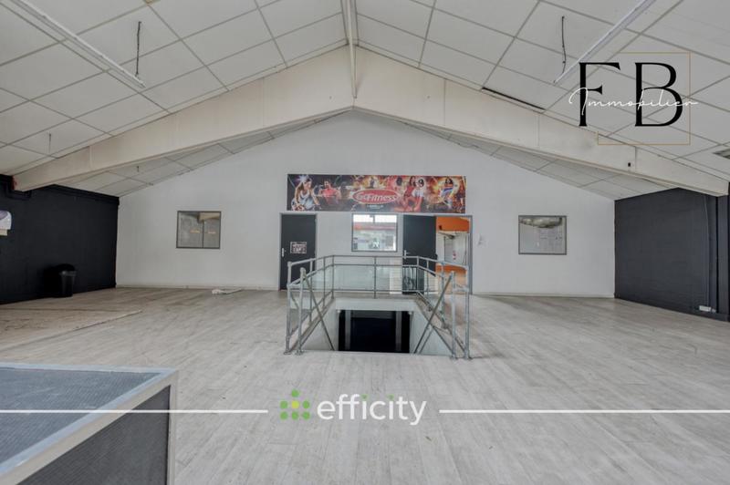 Local commercial - 714 m² - 7 pièces
