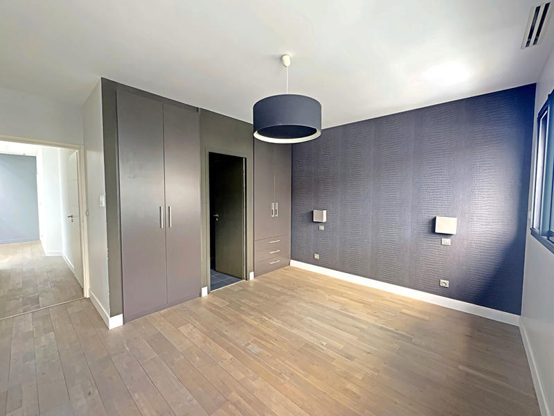 Maison - 328 m² - 5 pièces
