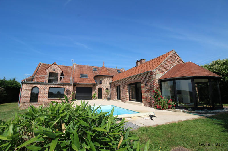 Maison - 240 m² - 8 pièces