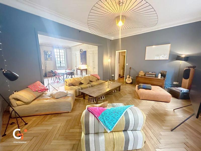 Propriété - 365 m² - 12 pièces