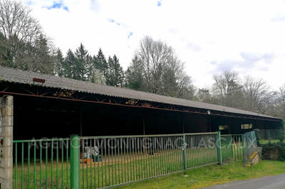 Parking / Garage - 1 300 m²