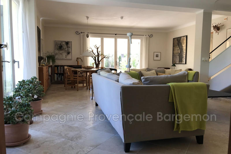 Maison - 250 m² - 7 pièces