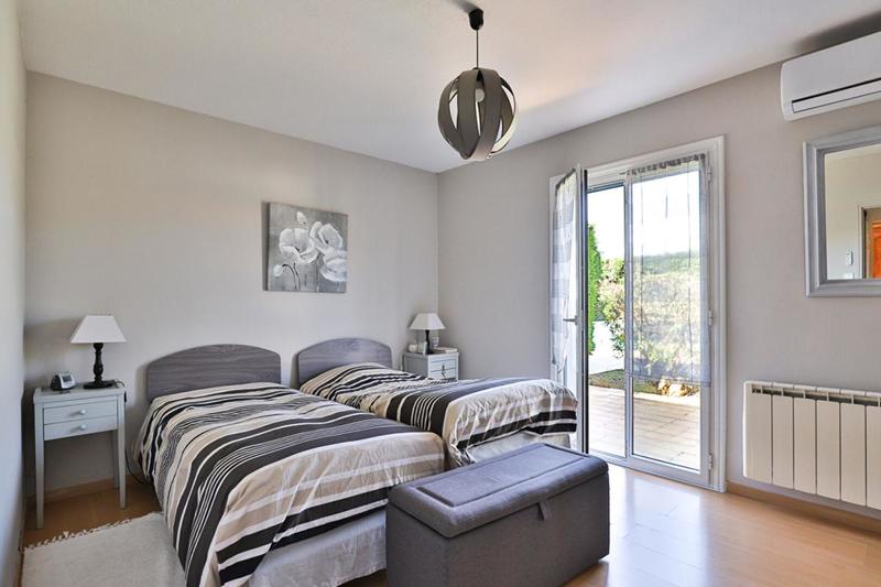 Maison - 245 m² - 10 pièces