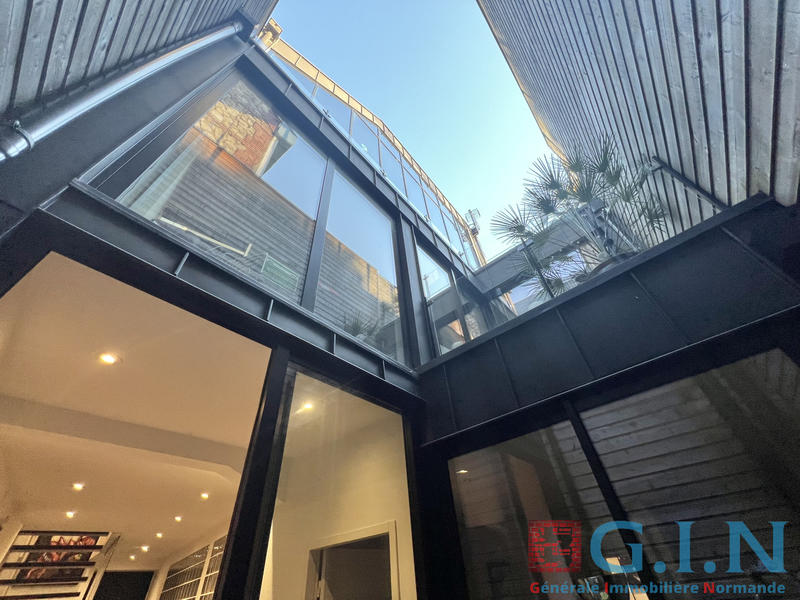 Maison - 217 m² - 6 pièces