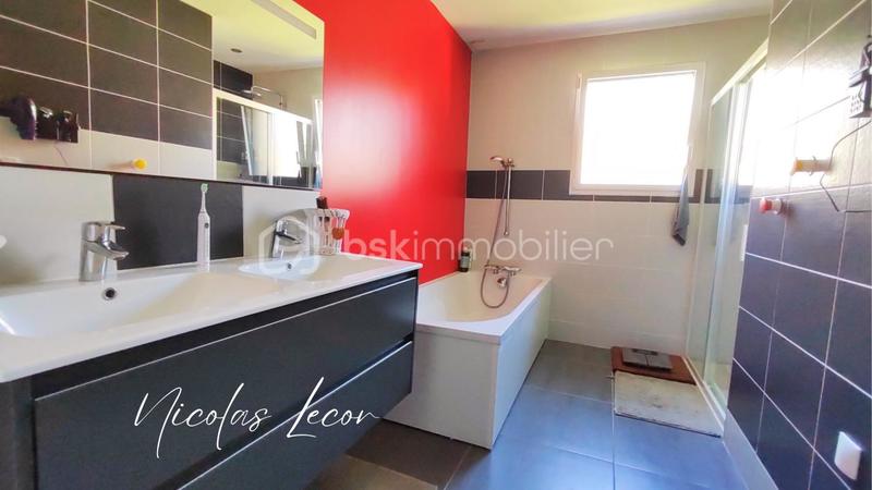 Propriété - 250 m² - 9 pièces