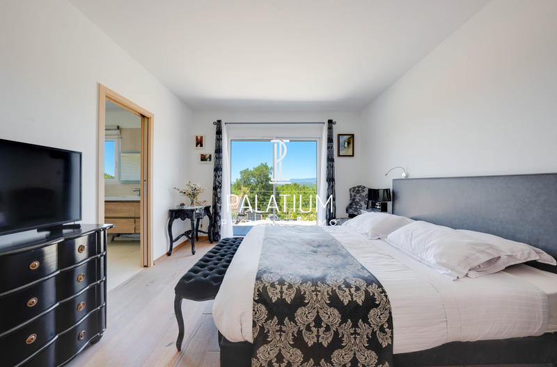 Maison - 233 m² - 4 pièces