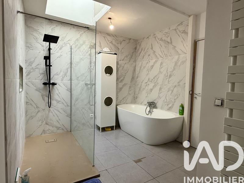 Maison - 235 m² - 5 pièces