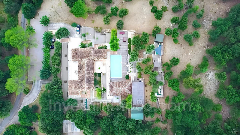 Propriété - 236 m² - 9 pièces