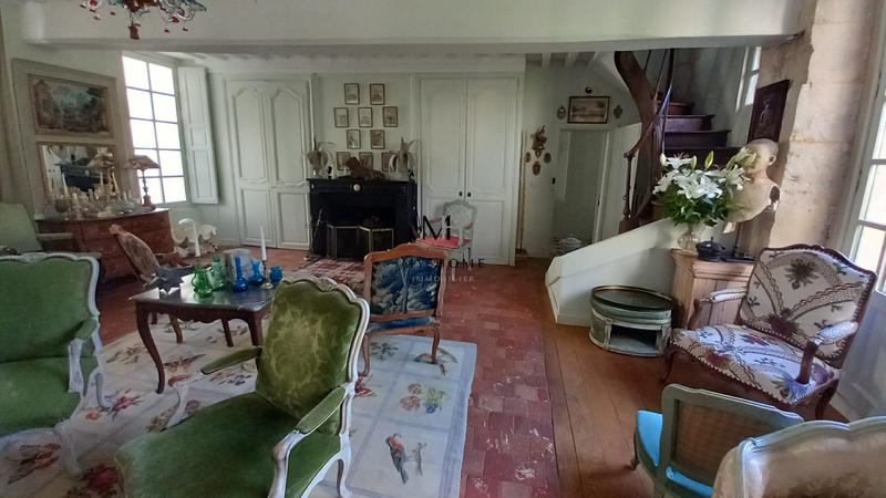 Maison - 330 m² - 9 pièces