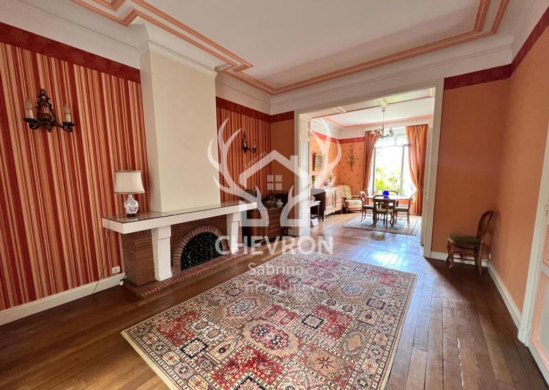 Maison - 259 m² - 10 pièces