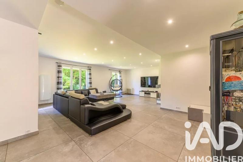 Maison - 232 m² - 8 pièces