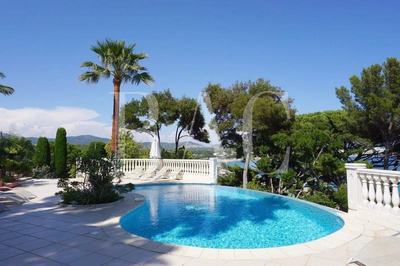 Villa - 300 m² - 10 pièces