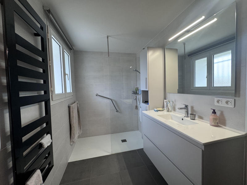 Maison - 246 m² - 8 pièces