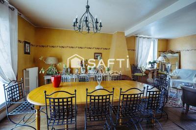 Maison - 219 m² - 9 pièces