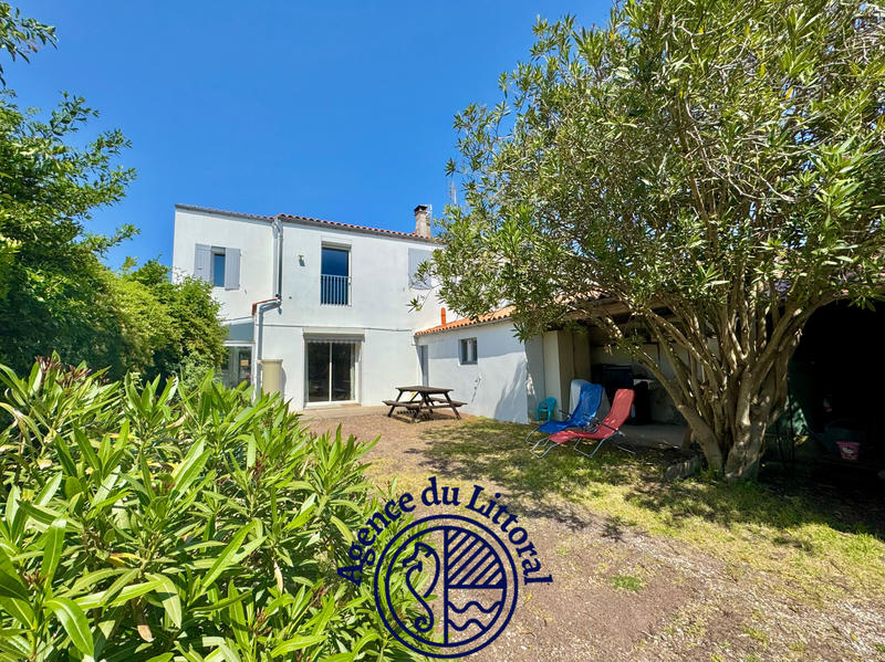 Maison - 210 m² - 8 pièces