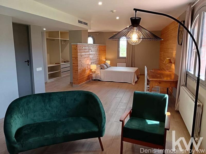 Propriété - 1 050 m² - 15 pièces