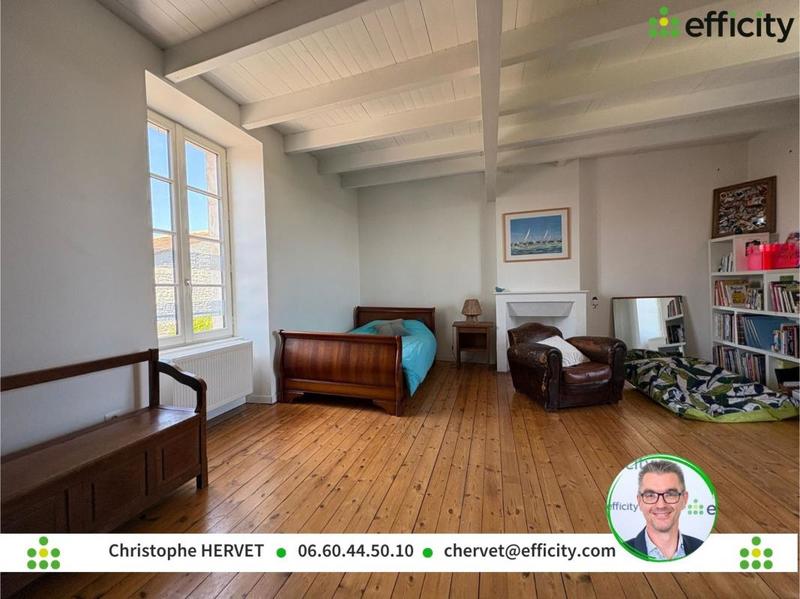 Maison - 218 m² - 6 pièces