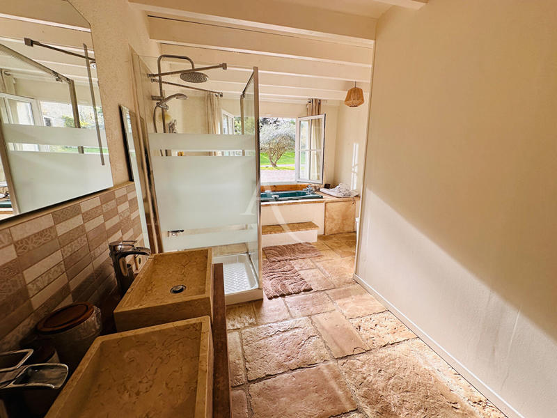 Demeure - 270 m² - 8 pièces