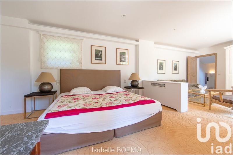 Maison - 360 m² - 9 pièces