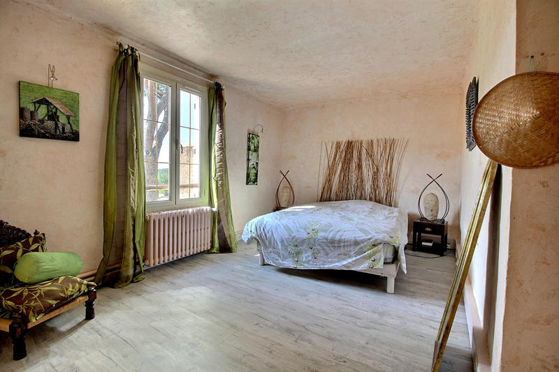 Maison - 270 m² - 12 pièces