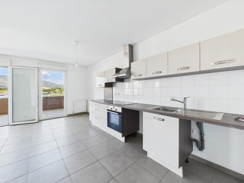 Appartement - 80 m² - 4 pièces