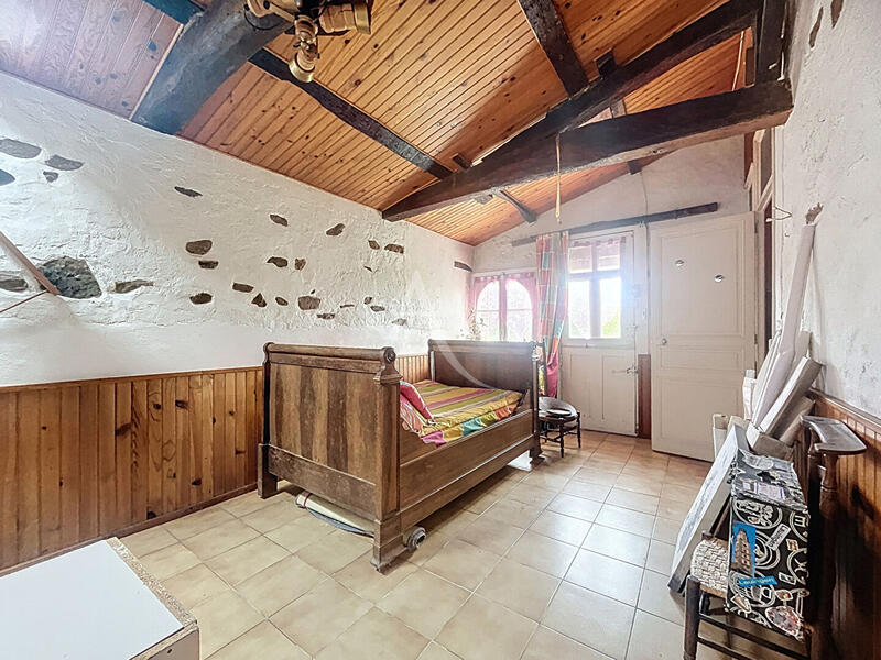 Maison - 218 m² - 8 pièces