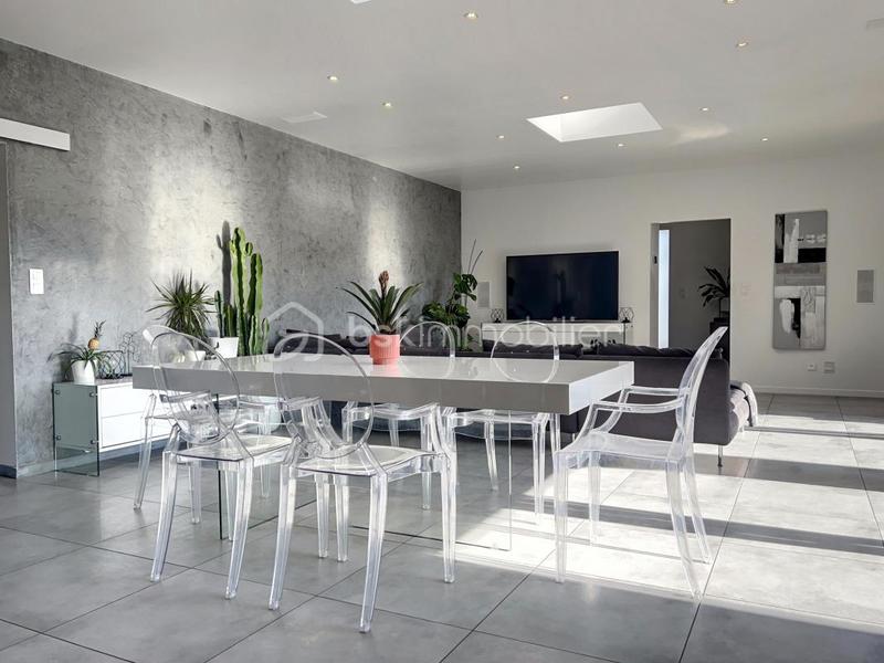 Maison - 180 m² - 6 pièces