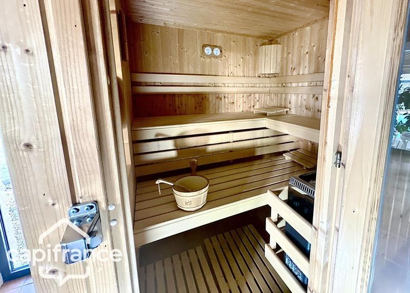 Maison - 291 m² - 12 pièces