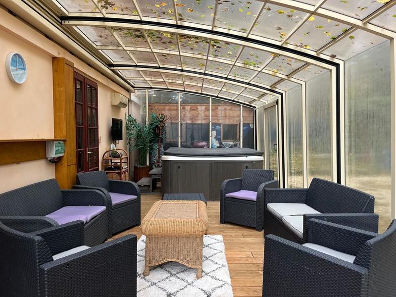 Maison - 313 m² - 9 pièces