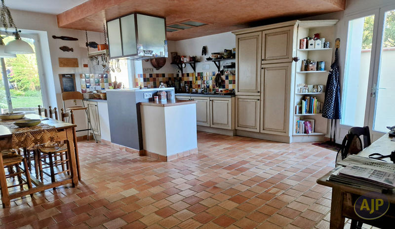 Maison - 169 m² - 8 pièces
