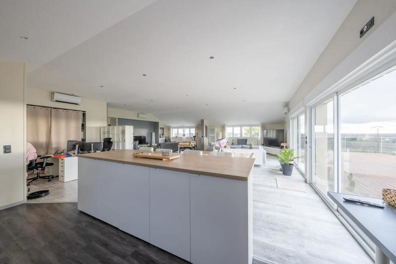 Maison - 364 m² - 9 pièces