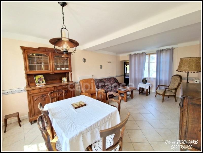 Maison - 270 m² - 9 pièces