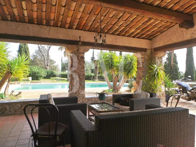 Villa - 500 m² - 12 pièces