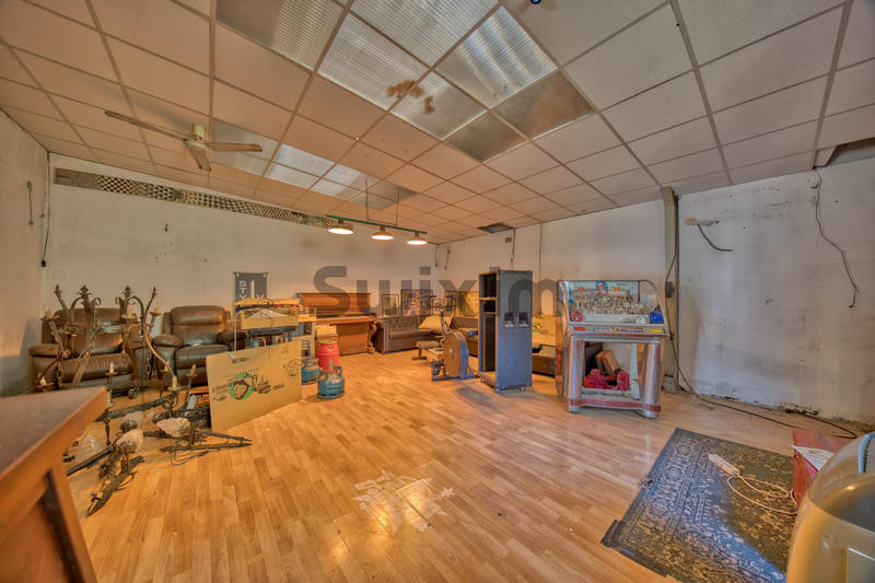 Local commercial - 300 m² - 4 pièces