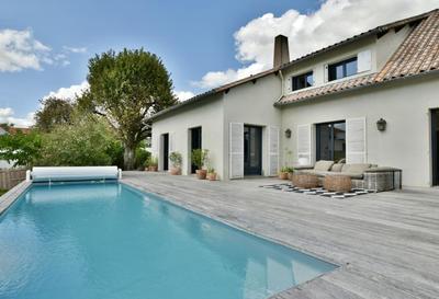 Maison - 274 m² - 10 pièces