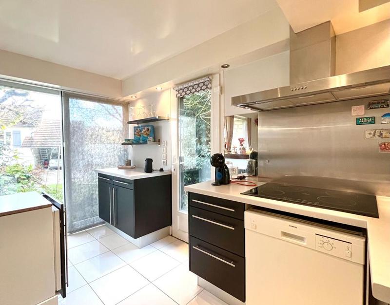 Maison - 260 m² - 8 pièces