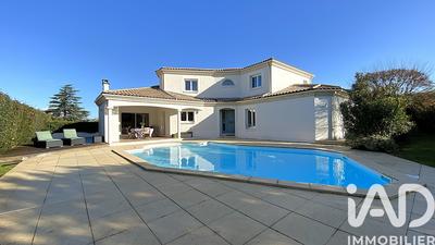 Maison - 200 m² - 6 pièces