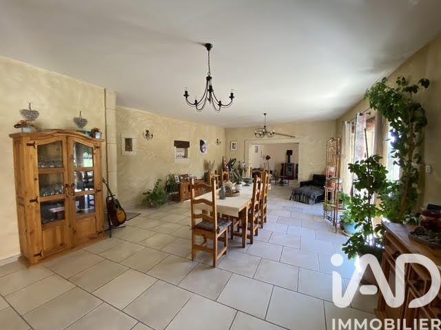 Maison - 238 m² - 7 pièces