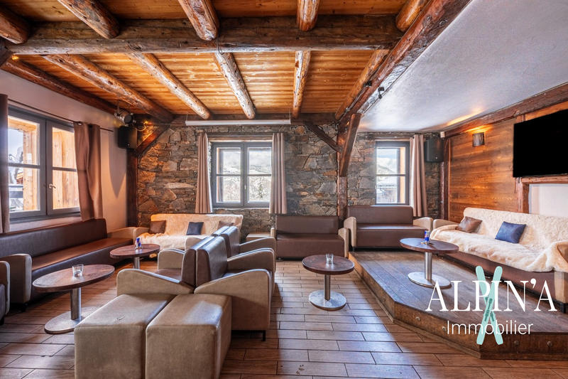 Châlet - 379 m² - 10 pièces