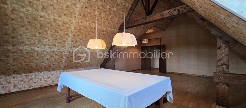 Maison traditionnelle - 198 m² - 8 pièces