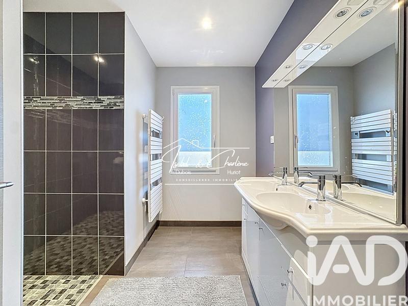 Maison - 141 m² - 8 pièces