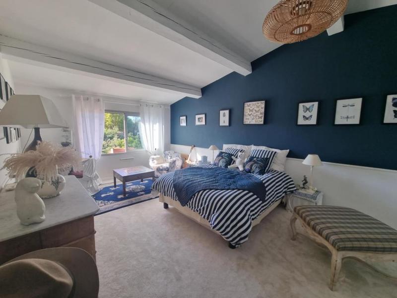 Maison - 256 m² - 5 pièces