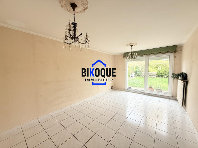 Maison - 99 m² - 5 pièces