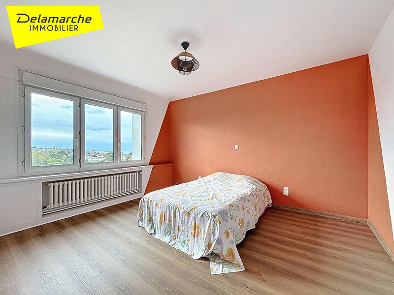Maison - 256 m² - 10 pièces