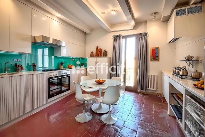 Maison - 218 m² - 6 pièces