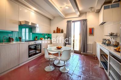 Maison - 218 m² - 6 pièces