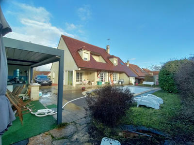 Propriété - 178 m² - 9 pièces