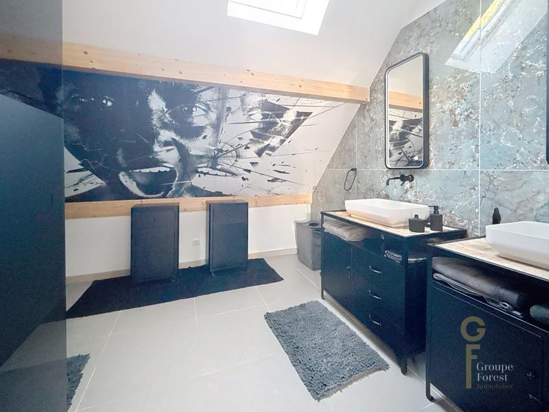 Maison - 269 m² - 8 pièces