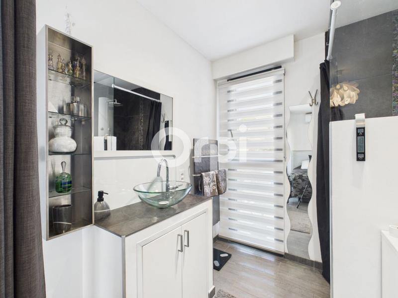 Maison - 260 m² - 6 pièces